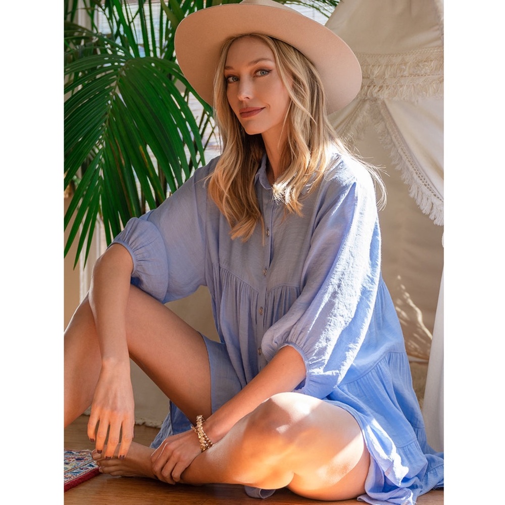 🎉 LAST ONE 🎉 Tiered Back Button Down Tunic